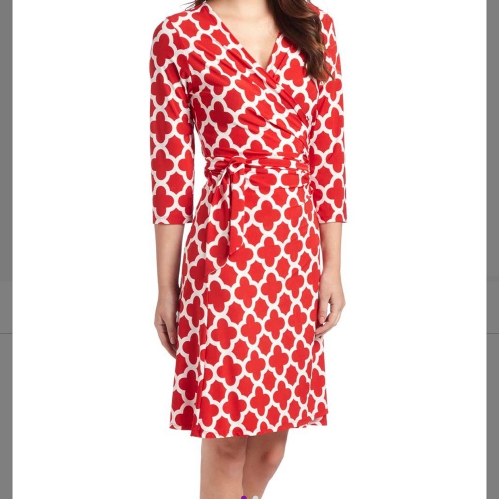 Red and white quatrefoil wrap dress Women’s size medium